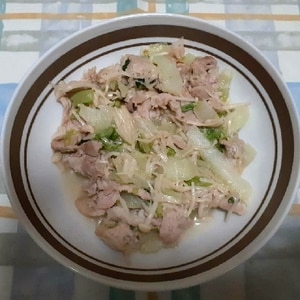 白菜とエノキ、豚肉の塩炒め